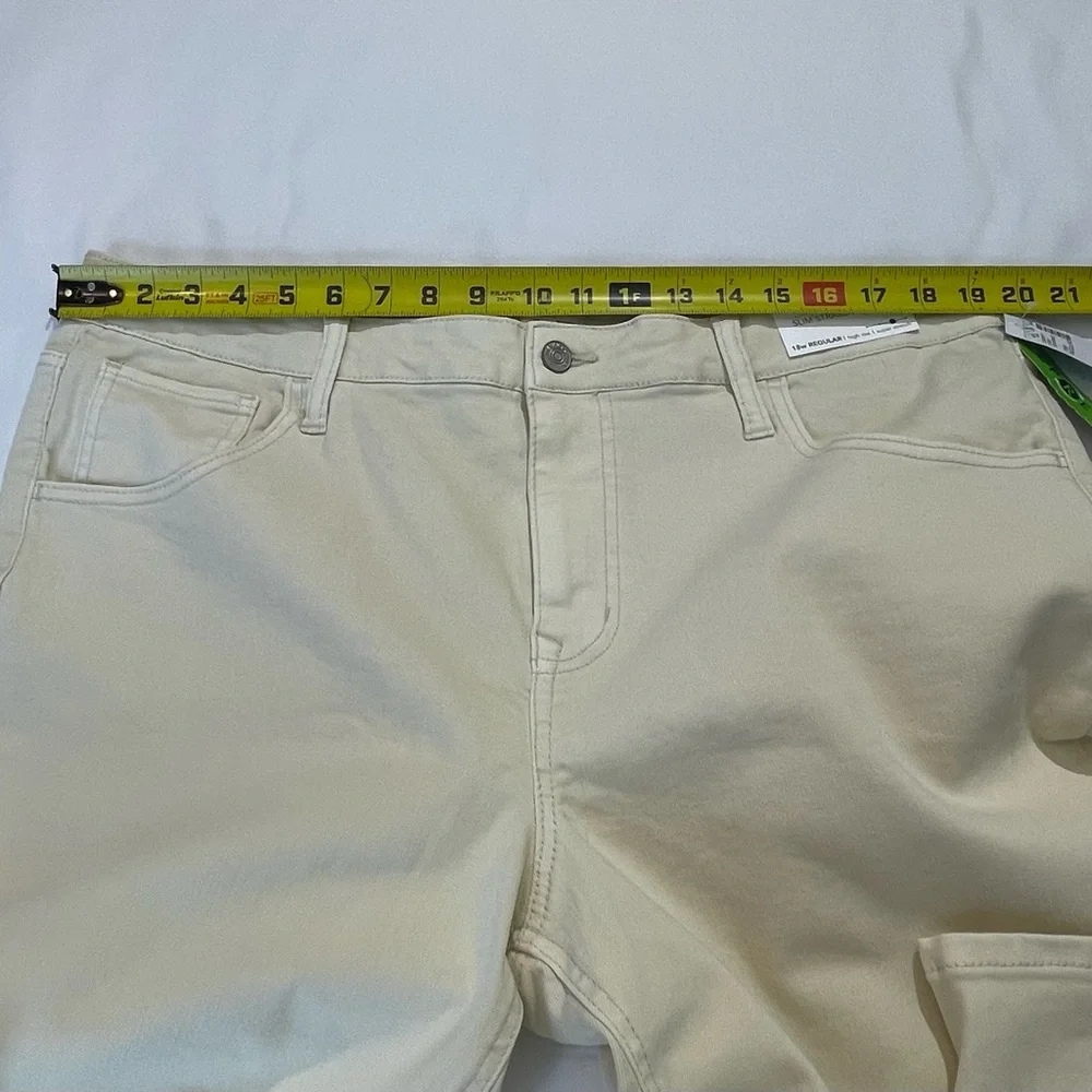 M JEANS SIZE 18R Women's Cream Jeans